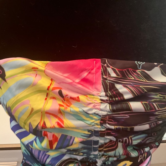 NWT BEBE SEXY STRAPLESS TROPICAL SATIN TOP  w/ DROP SLEEVES😍😍😍😍😍😍 - Picture 8 of 14